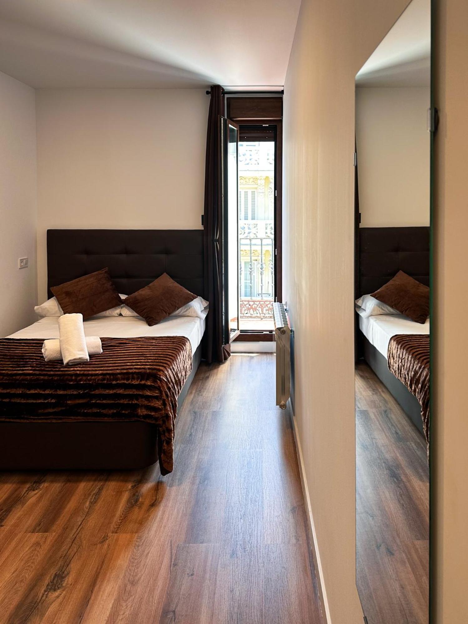 Hostal Arenal Madrid Exteriör bild