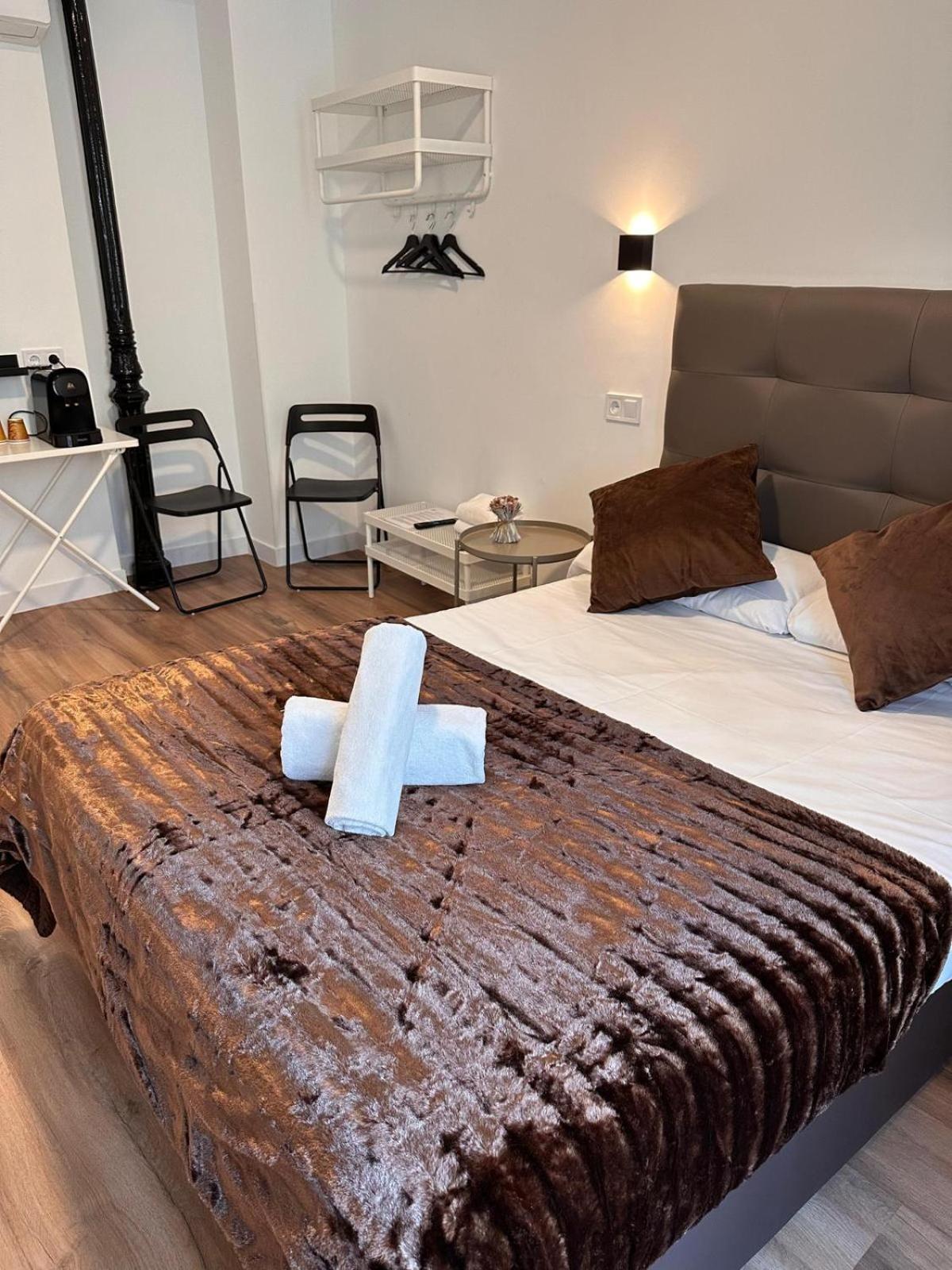 Hostal Arenal Madrid Exteriör bild